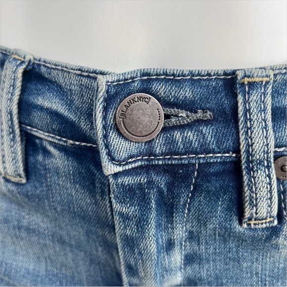 NWT BLANKNYC Kick Flare Crop Jeans Medium Wash Classiccore Closet Staple Size 27 - Picture 5 of 16